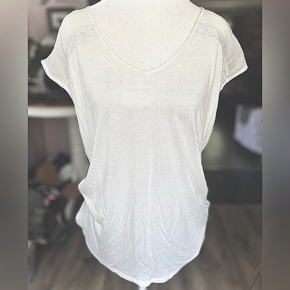 Ann Taylor Ivory V-Neck Short Sleeve Blouse